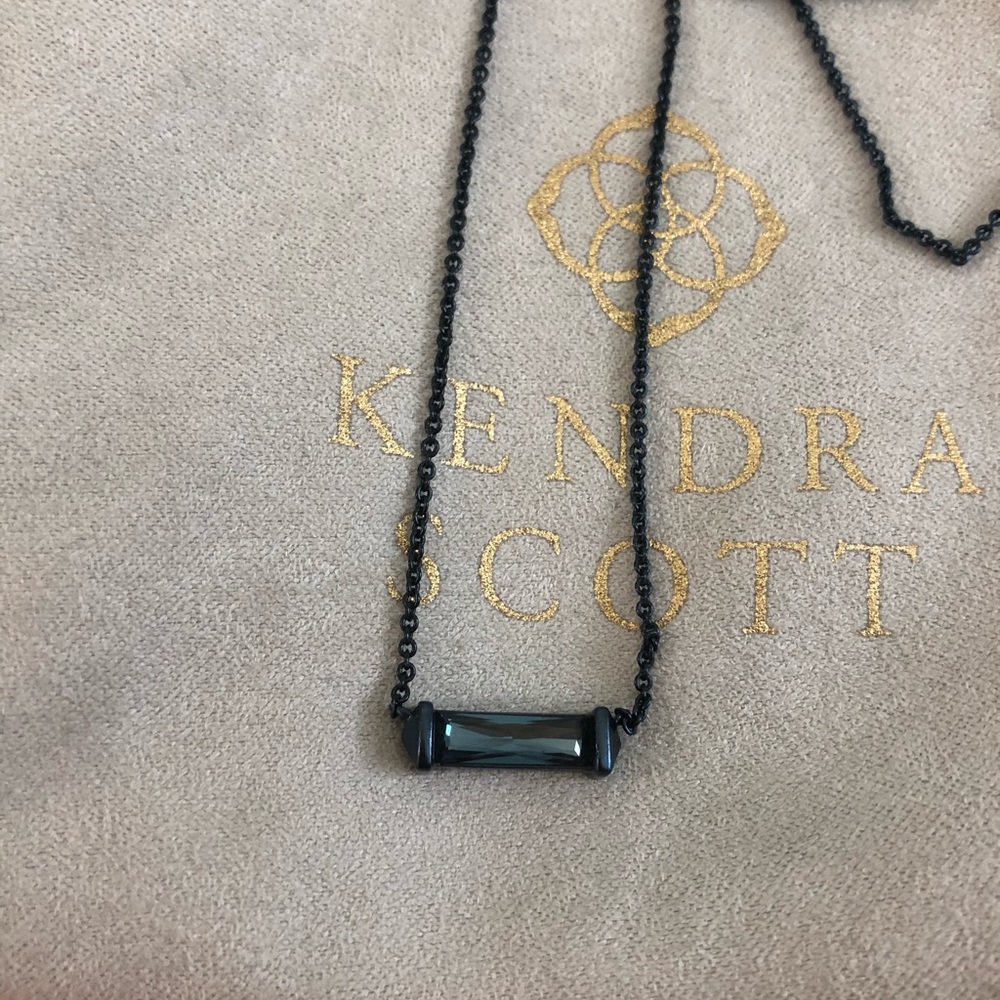 Kendra Scott necklace